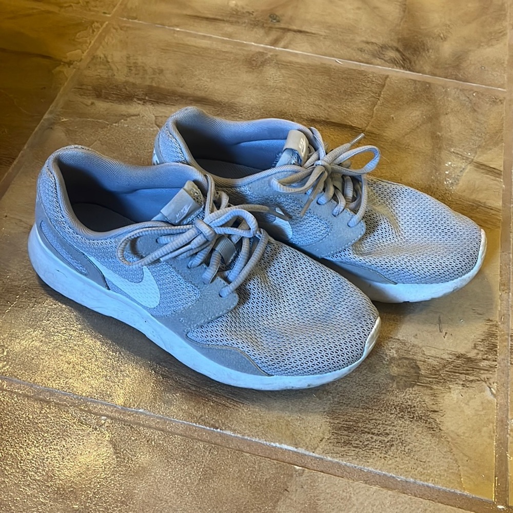 Nike Tennis Shoes